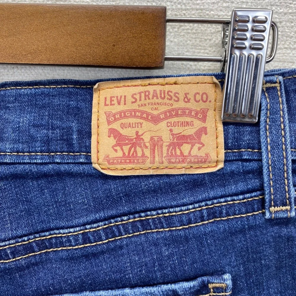 Levi's Mid Length‎ Shorts Womens 28 Dark Wash Blue Denim Cuffed (28.5x4)